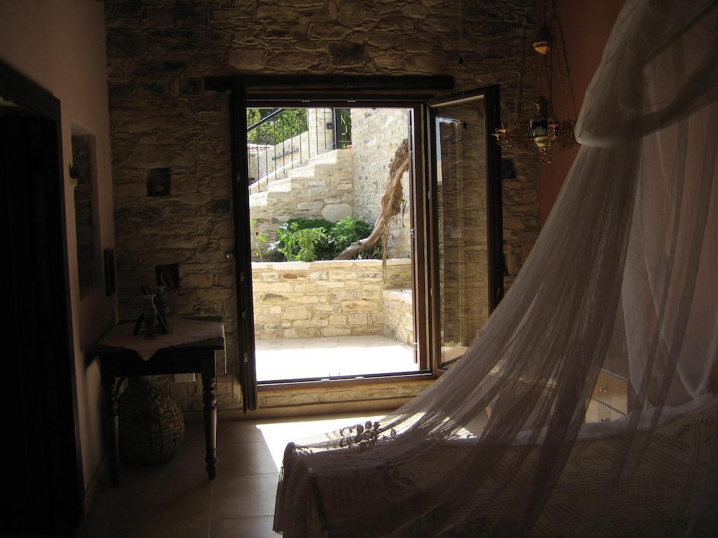 Our House Hotel Vavla Room photo